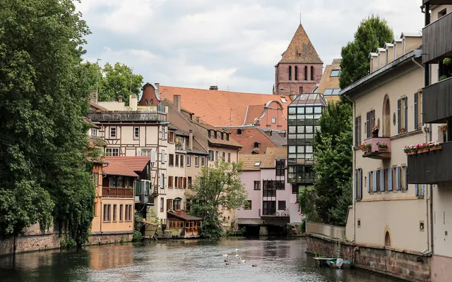 Vue caractéristique de Strasbourg et de la Petite France (illustration éditoriale).